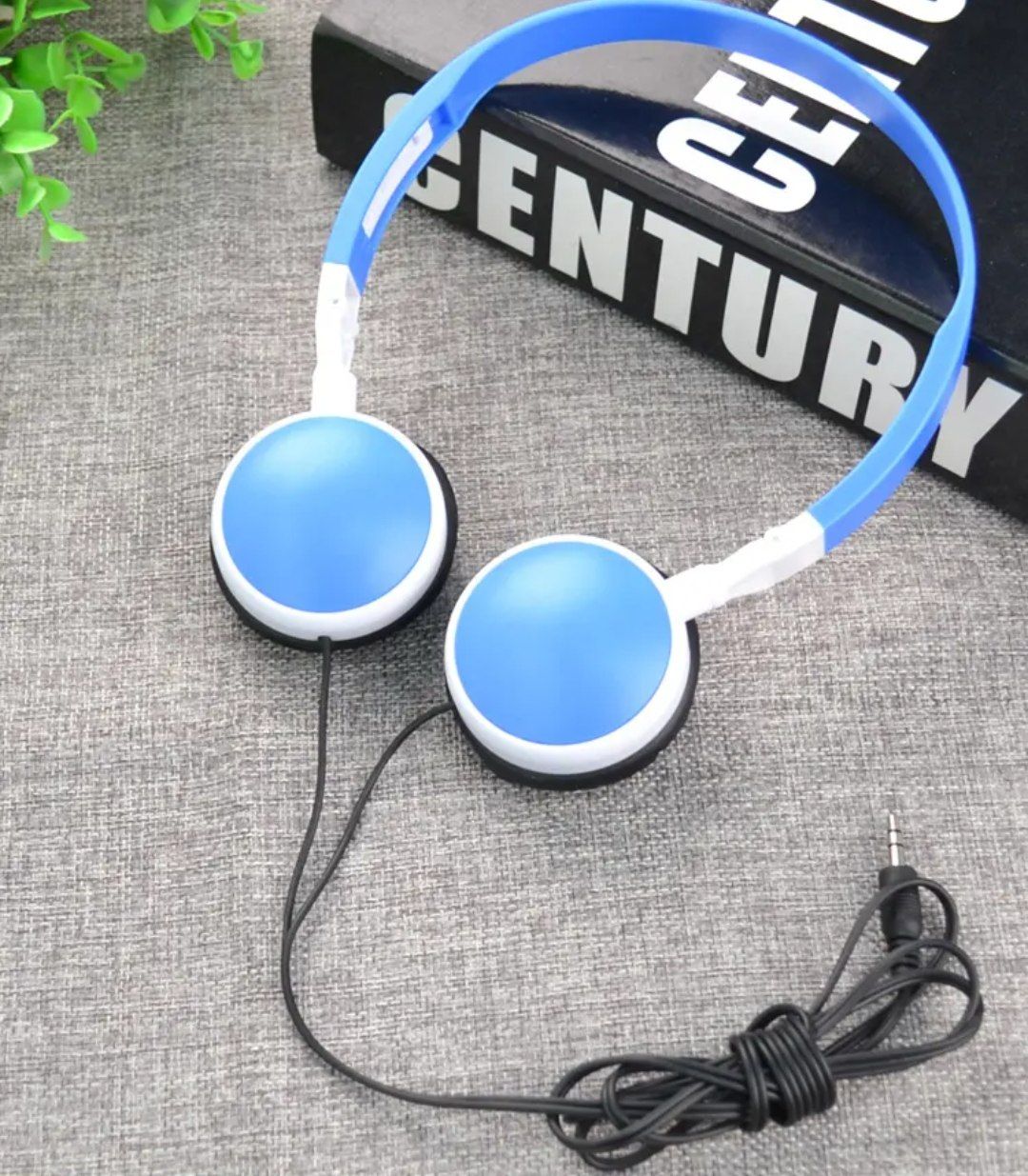 High-Quality Wired Gaming Headphones featuring powerful surround sound for an enhanced PC gaming experience.